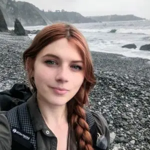 headshot of victoria lyons